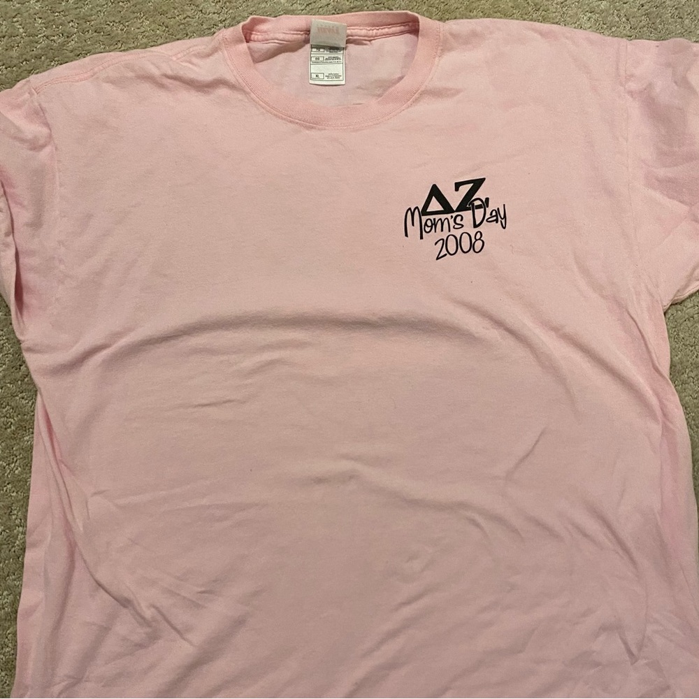 Delta Zeta Moms Day shirt .. such a cute addition to your DZ t-shirt collection!